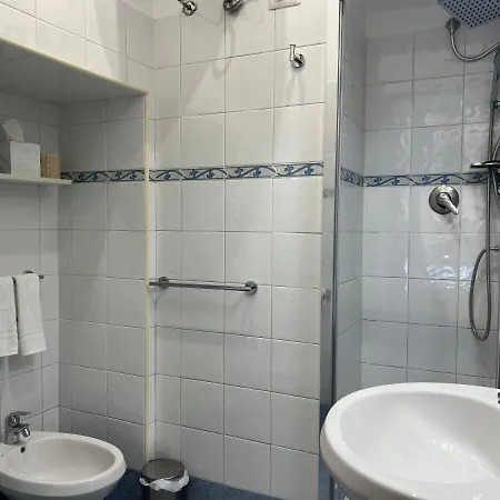 לינה וארוחת בוקר Relais Ranieri 4*